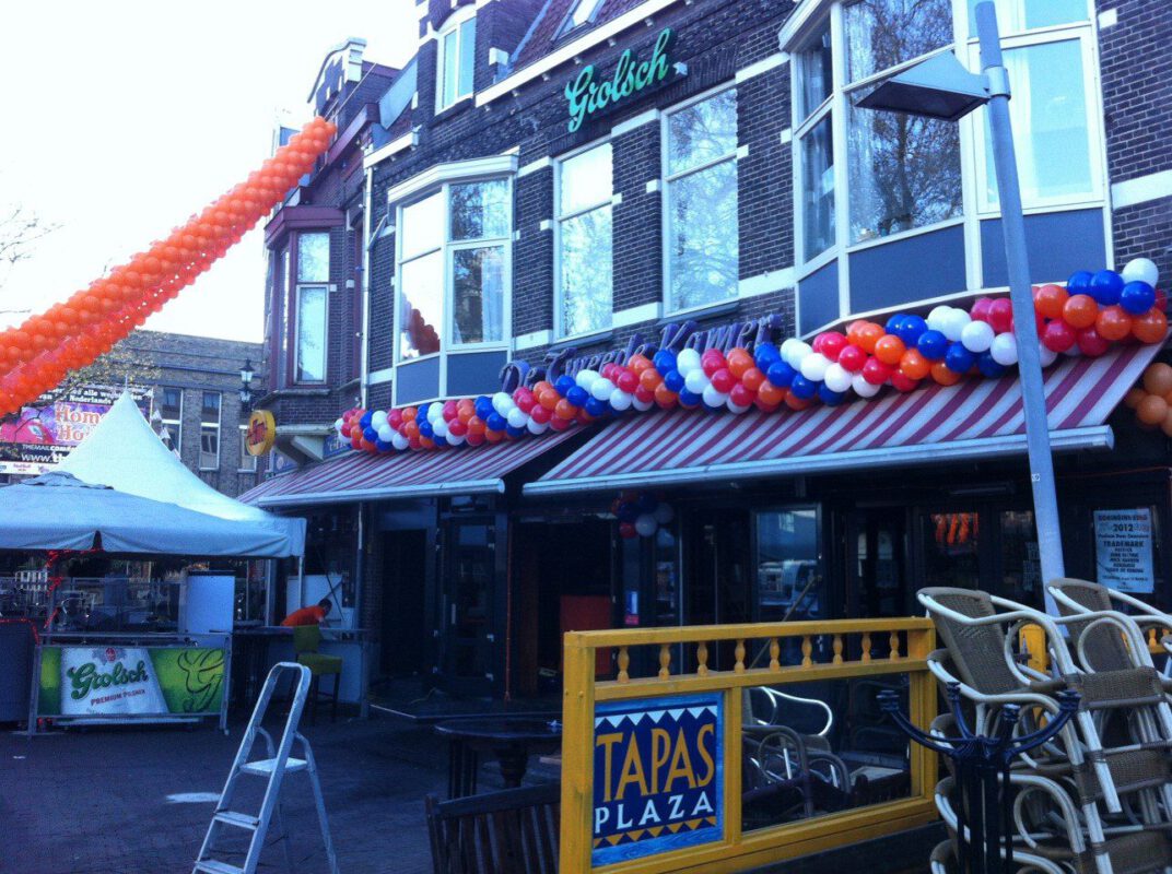 Ballonslingers koningsdag in Zaandam