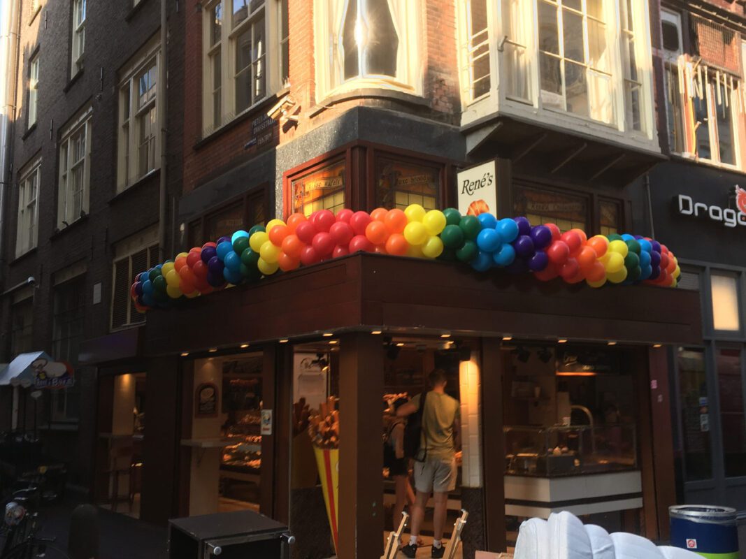 Ballonslinger Pride Amsterdam Rene Croissanterie