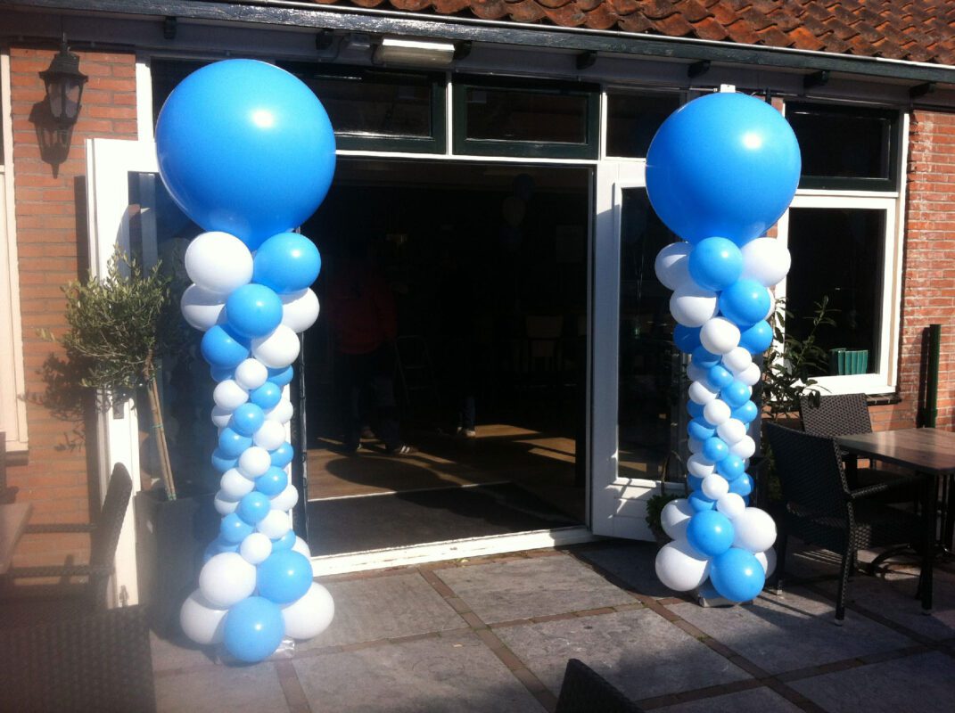 Ballonpilaren blauw en wit zandloper geboorte