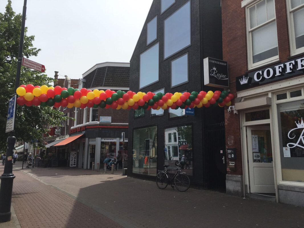 Ballonnenslinger Coffeeshop Regine Haarlem