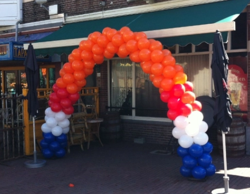 Ballonboog Koningsdag in Zaandam