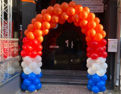 Ballonboog Oranje en nederlandsevlag Koningsdag Zaandam