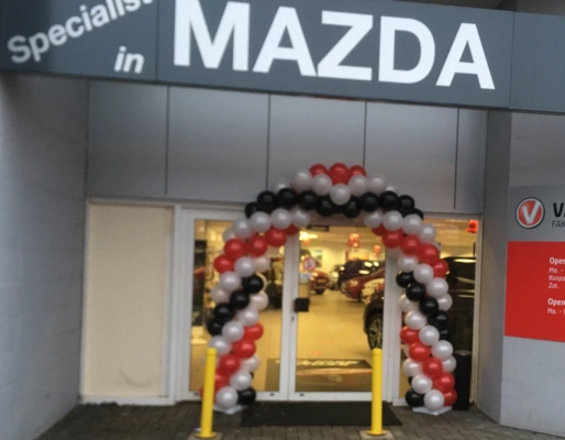 Ballonboog actie Mazda autodealer Zaandam