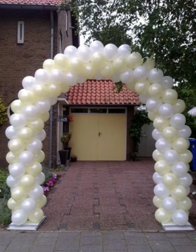 Ballonboog bruiloft in Wit parelmoer en Champagne kleur