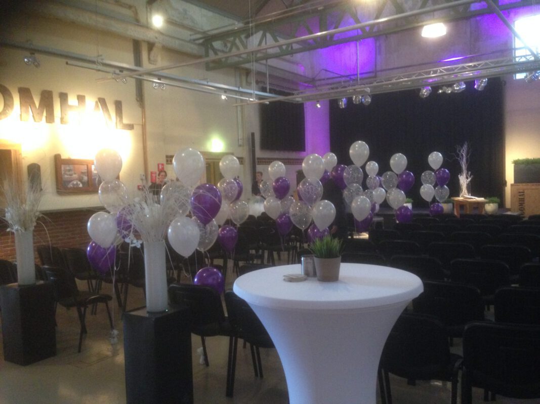 Heliumballonnen vloerdecoratie paars stoomhal wormer